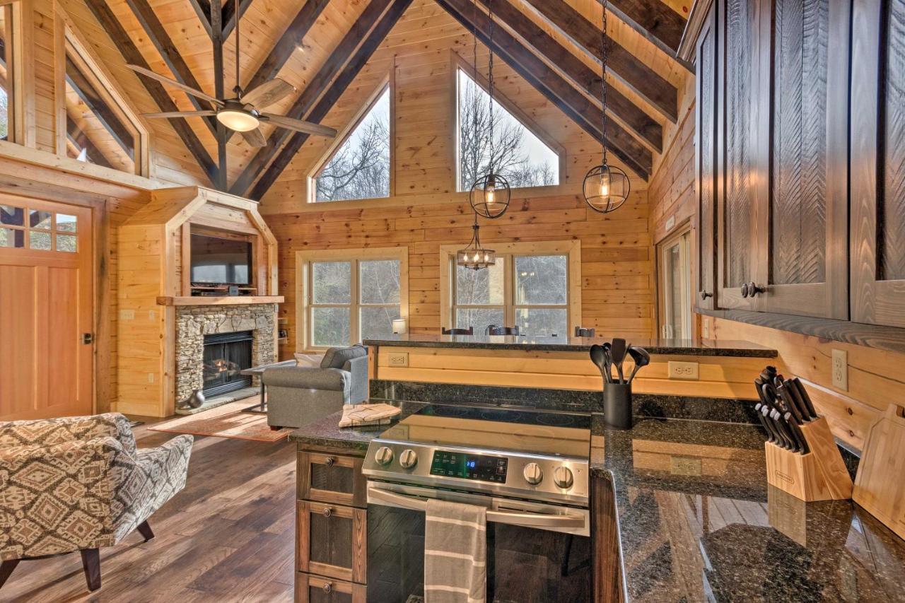 Hilltop Cabin On 5 Acres With Hot Tub And Waterfall! مدينة كليرمونت المظهر الخارجي الصورة