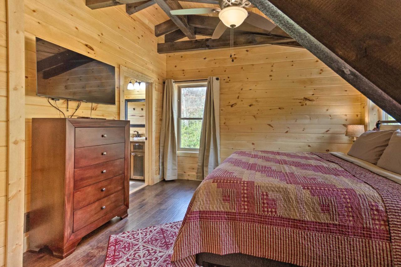 Hilltop Cabin On 5 Acres With Hot Tub And Waterfall! مدينة كليرمونت المظهر الخارجي الصورة