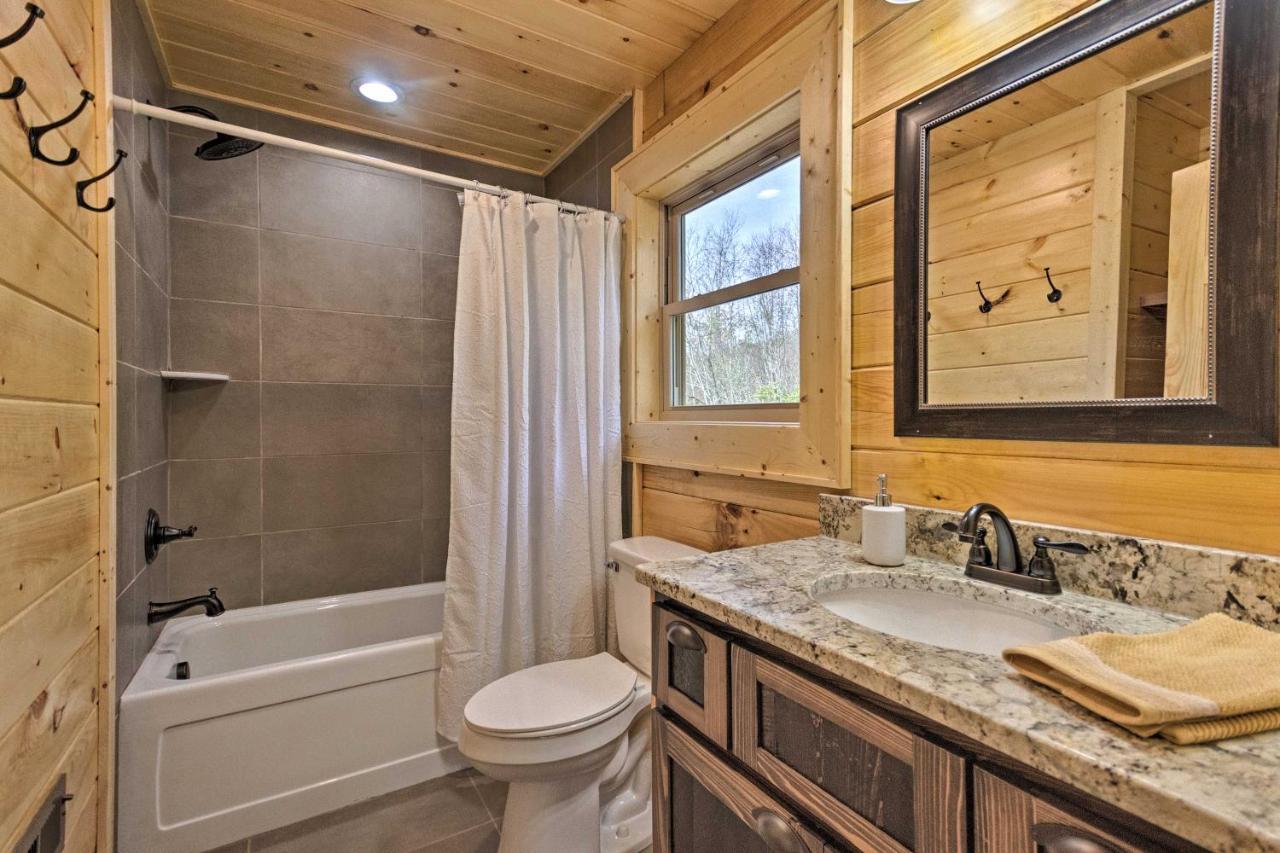 Hilltop Cabin On 5 Acres With Hot Tub And Waterfall! مدينة كليرمونت المظهر الخارجي الصورة