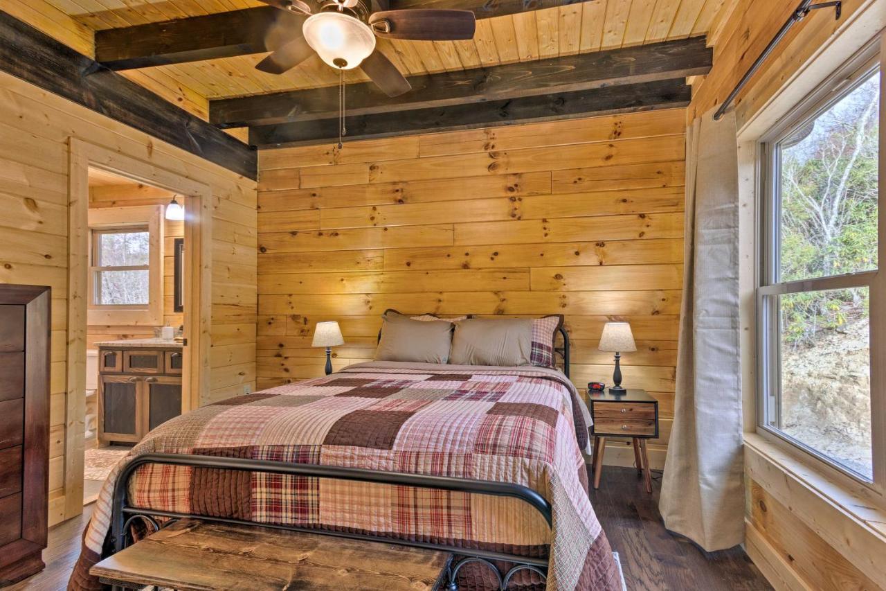 Hilltop Cabin On 5 Acres With Hot Tub And Waterfall! مدينة كليرمونت المظهر الخارجي الصورة