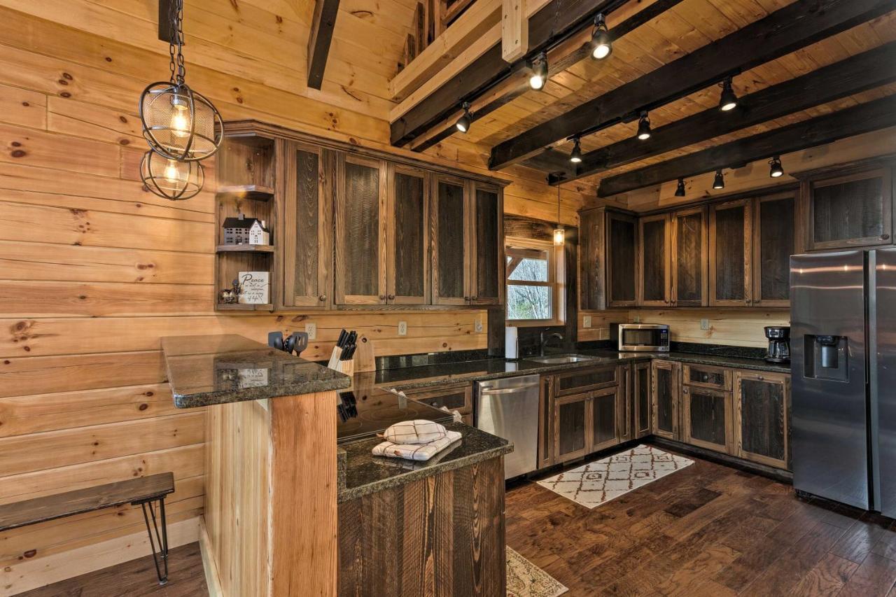 Hilltop Cabin On 5 Acres With Hot Tub And Waterfall! مدينة كليرمونت المظهر الخارجي الصورة