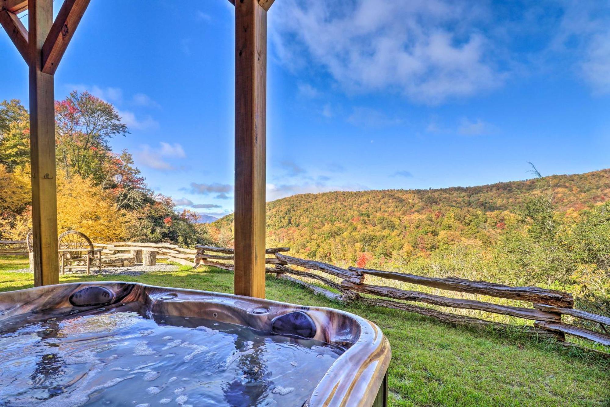 Hilltop Cabin On 5 Acres With Hot Tub And Waterfall! مدينة كليرمونت المظهر الخارجي الصورة